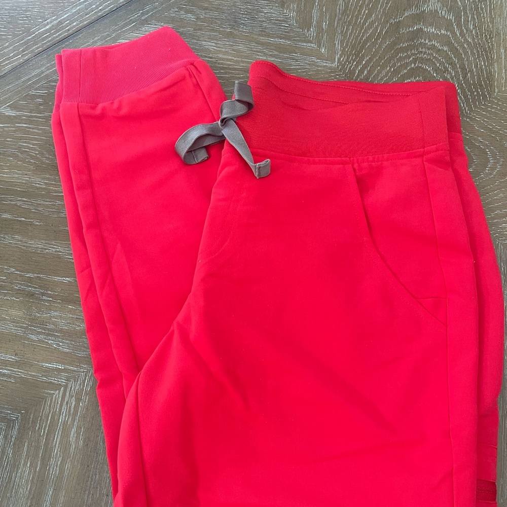 Figs Zamora Jogger. Small Petite. Pop Red